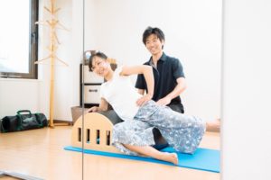 ピラティスの基本動作と体幹エクササイズ