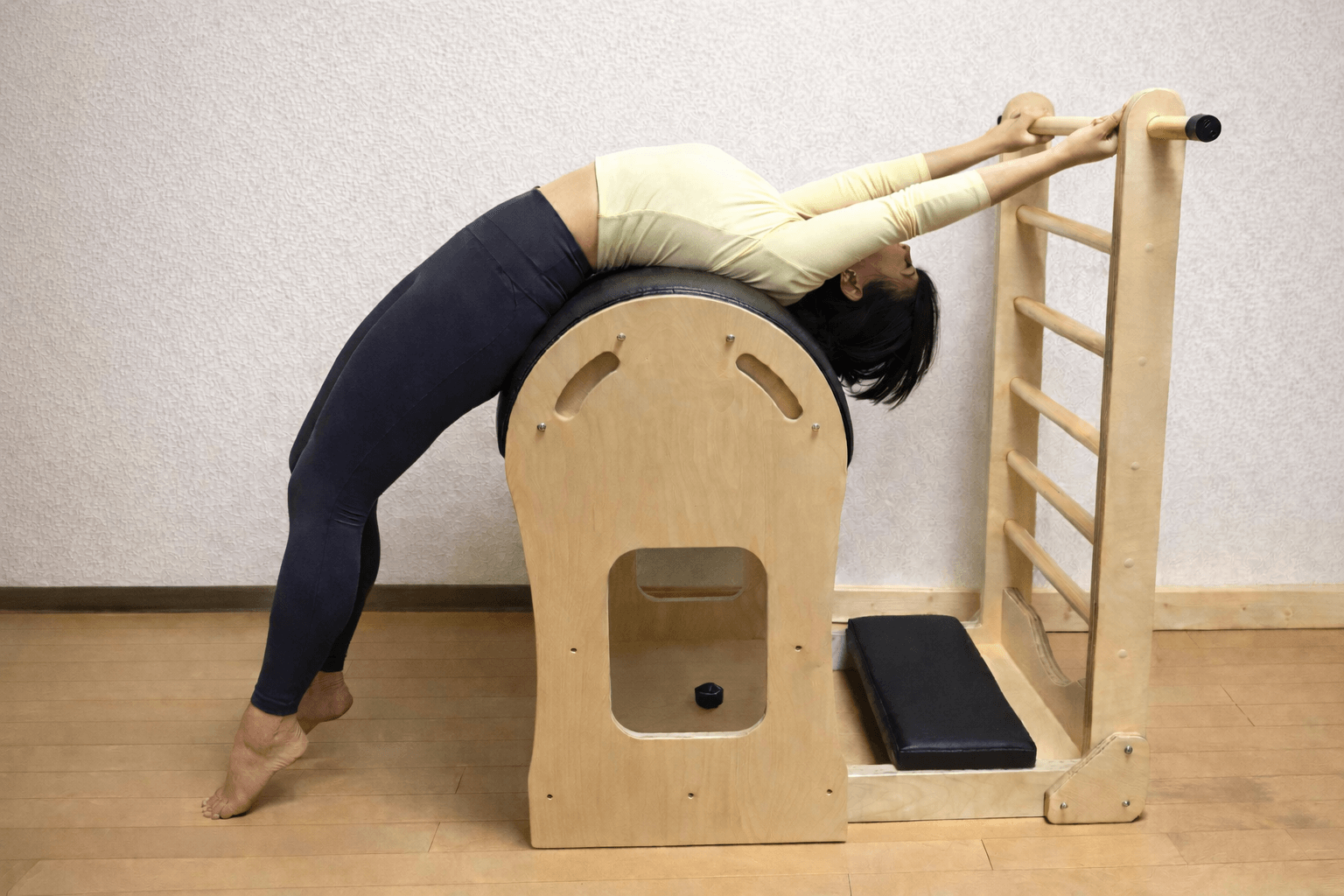 ピラティスのラダーバレルとは？マシンの使い方と効果とメリット